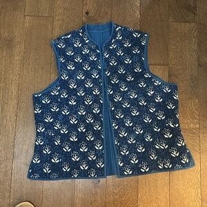 Reversible floral quilted vest size L/XL